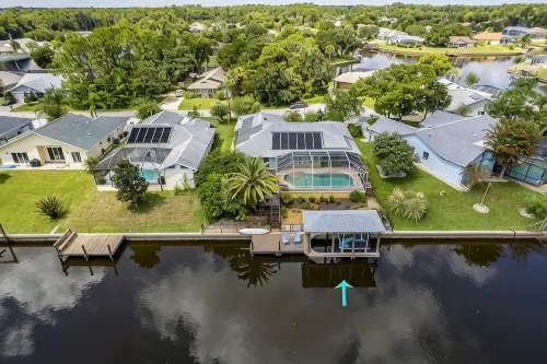 Serenity Waterfront 4Br w/ Private Dock, Heated Pool & Relaxing Hot Tub - Jacuzzi