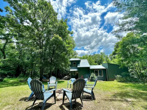 20 Acre Cabin Near River - Perfect Float Trip Stay - Sleeps up to 7 - Hytter
