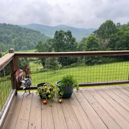 Couple's Retreat! Studio Cabin w/Mountain Views from Hot Tub