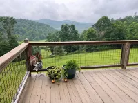 Couple's Retreat! Studio Cabin w/Mountain Views from Hot Tub - Bergblick