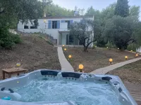 Lauris Villa Paradis sur un Grand Park de 1, 5 Hectars en Retrait de la Route - Villas