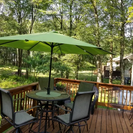 Serenity & Fun Cozy Pocono Cabin! Family Friendly - Beach-Lake-Pool-Playgrounds!