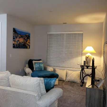 Stylish and Spacious, Close to the Hospital