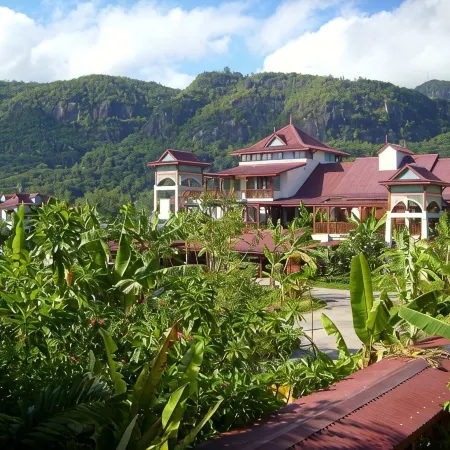 Luxury apartment set on a private island – Eden Island – with wireless Internet