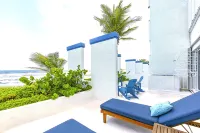 Right ON the BEACH!!!  2 bedroom condo!  The Seaside Princesse - Homestays