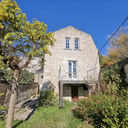 House near town center with garden and terrace