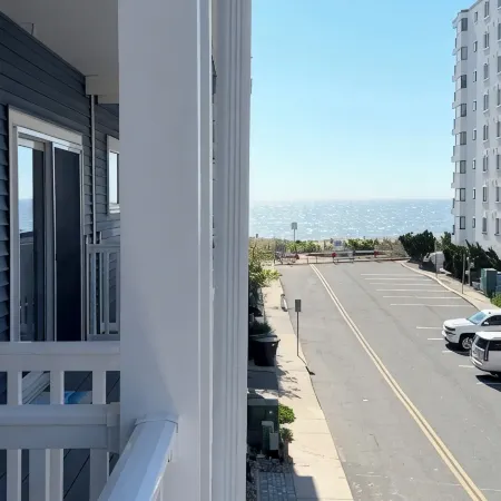 Brand new townhome, oceanside, steps from the beach, ocean view, parking garage