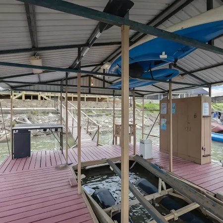 Peaceful Lakefront Retreat - Dock, Kayak & Sunrise Views - Sleeps 12