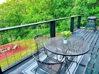 黑熊A字形臨水原木小屋配有熱水按摩浴缸 - 小木屋