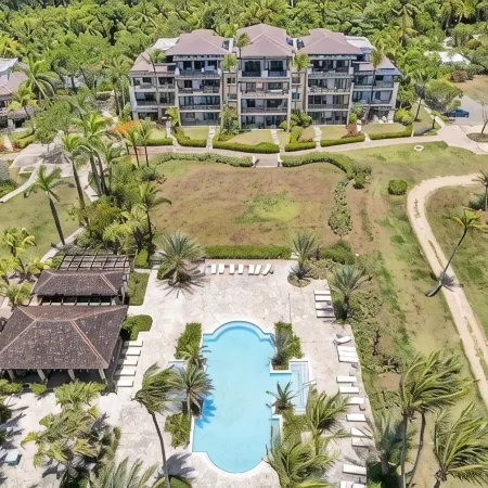 Renovated 2-bedroom condo with WiFi, AC inside Bahía Beach Resort