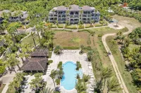 Renovated 2-bedroom condo with WiFi, AC inside Bahía Beach Resort - Pools