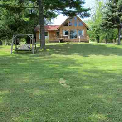 Dad's Paradise on Pigeon Cove offers WaterFront Sunrise Views and Lake Access! Hotel Exterior