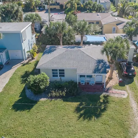 SOUTH BEACH & PARK Just Steps Away • STARFISH COTTAGE • Cute Cozy Vero Beach