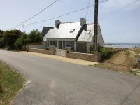 House facing the sea, feet in the water. - 3-Star