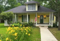 Historic House, modern amenities and large front porch, short walk downtown - 무료 와이파이