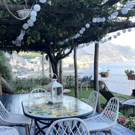 Exclusive abode overlooking the sea just minutes from the center of Amalfi.