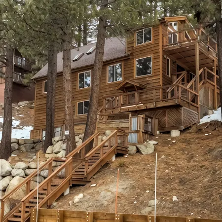 Walk to Stagecoach Lift - 5Br Luxury Ski Cabin - Private Hot Tub - 3 Fireplaces