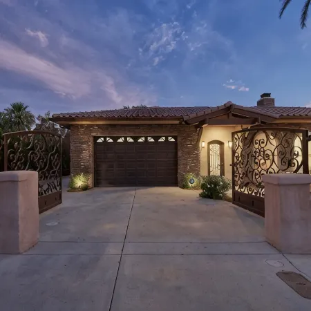 Spacious Private Resort walk to Downtown Palm Springs