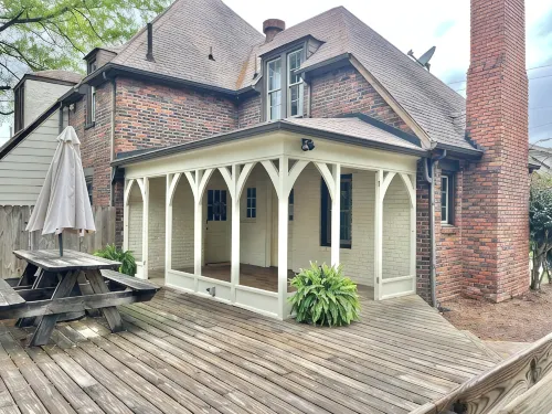 The Designers Den-Sleeps 10, Pets ok, 5min to IHFC & HPU, Emerywood!