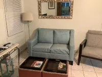 Uptown quiet cottage close to beaches, restaurant & shopping.