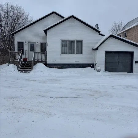 Charming 3-Bedroom Home in the UP - A Great Place for Family, Friends, and Paws!