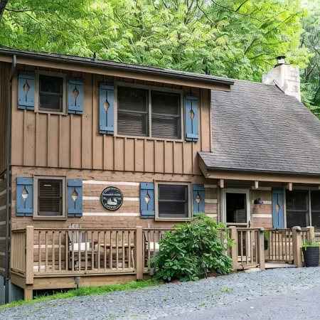 Creekside Cabin > 15min to Skiing, Hiking, & the Alpine Coaster > Pet-Friendly