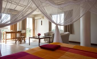 Q-Bar & Guesthouse