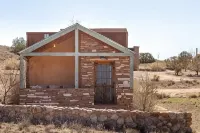La Biblioteca: Eclectic Cottage in OKeeffe Country - 3-Star