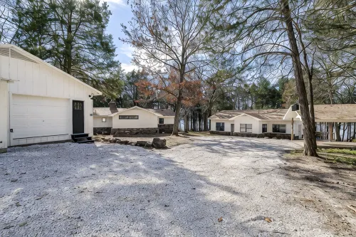 LAKEFRONT Bliss FLAT to water: Spacious home with Game Room, Sleeps 15 Guests!