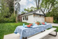 Luxury Lake House-4Bed-2Bath-NEW Renovation 2023-Walk to Beach, Dining, & More.