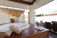 Pullman Palm Cove Sea Temple Resort and Spa