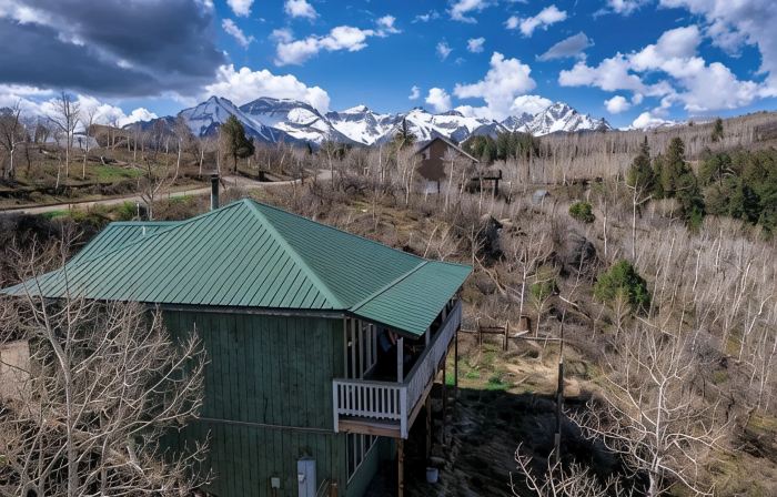 Cozy and Private Cabin, Enjoy Gorgeous Views of Mountains.