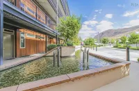 Deluxe View 2 Bedroom Chelan View Condo w/Extra Parking