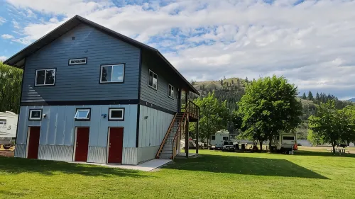 Spectacle Lake Waterfront Retreat Chalet