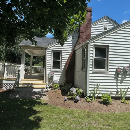 Centrally located Orleans home w/ outdoor seatiing