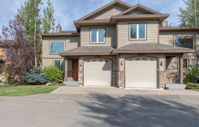 Modern Victor Town Home with Hot Tub and AC