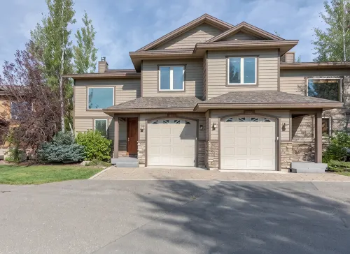 Modern Victor Town Home with Hot Tub and AC