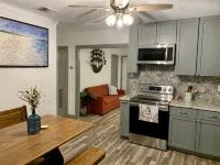Cute little house within walking distance to food and the beach Hotels in Port O'Connor