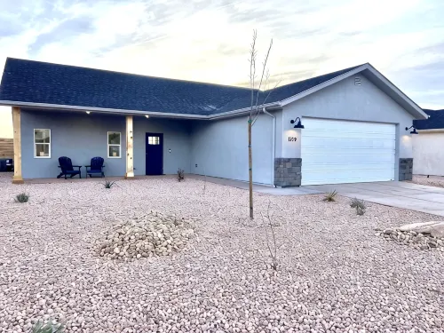 Kanab, Utah, Family, Outdoor Space, Zion's, Bryce, Grand Canyon, Best Friends - Kitchens