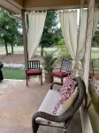 Quiet tree lined street, 1 minute from downtown Boerne - con encanto