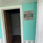 Bohemian Bike 2-BR Cottage in Downtown Inverness - Homestays