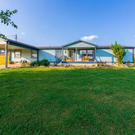 Lakefront Home with Dock, 6 Kayaks! 3 Miles to Granbury Square