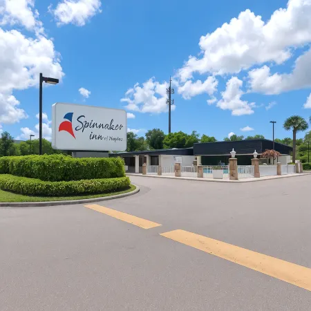 Spinnaker Inn of Naples