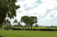 Cool Condo for Cozy Stay. Convenient Location, Pool, Gym, Golf.