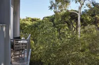 The Gardens Gallery Hotel