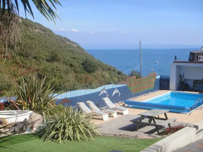 Undercliff Guest House Отели в г. 