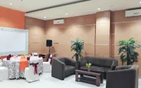 Halogen Hotel Airport Surabaya - Morgenmad