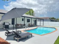Amazing bohemian house with a pool in a very nice neighborhood Hotels in Sunrise