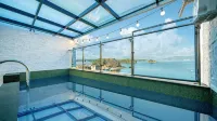 Sacheon Azule Poolvilla - مسبح