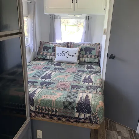Country side, very private cozy RV in Marvelous Ohiopyle with WiFi, AC.